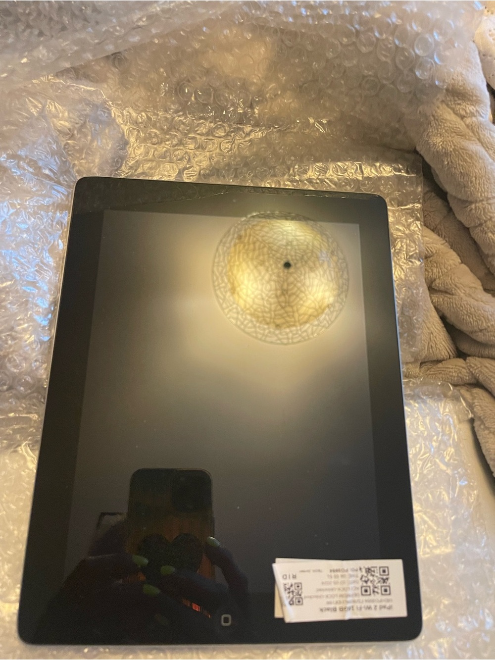 ipad 2 16gb Refurbished. No Cracks Or Scratches. Great Condition. Unlocked.